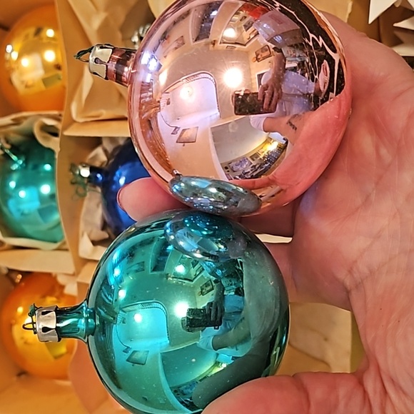 Vintage 10 mercury glass ornaments ,3 plastic 🔔 1970s box included - Picture 4 of 10